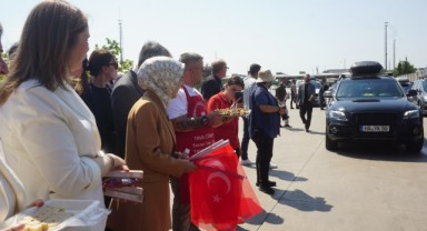 Kapıkule'den giriş yapan gurbetçilerden Bakan Göktaş'a yoğun ilgi
