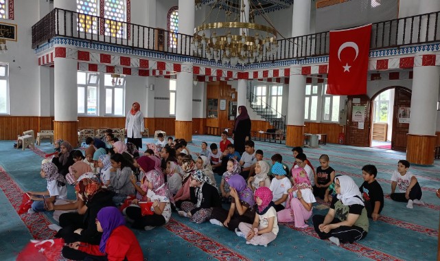 Minarelerden yükselen ruh, çocukların dualarında yaşadı