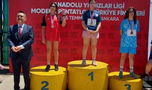 Nil Pelvanoğlu'ndan Türkiye üçüncülüğü