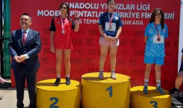 Nil Pelvanoğlu'ndan Türkiye üçüncülüğü
