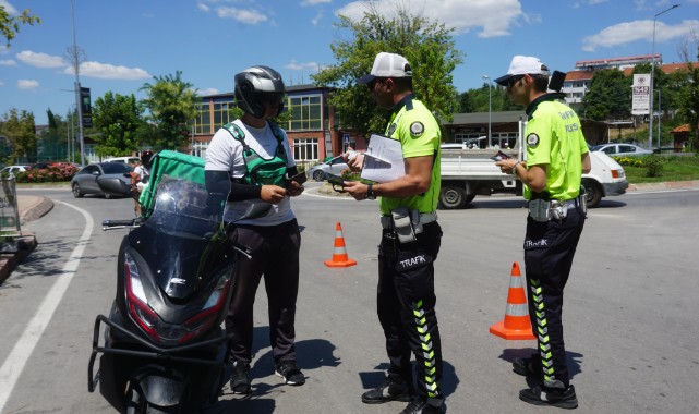 Polisten Motosikletlilere Güvenli Sürüş Daveti