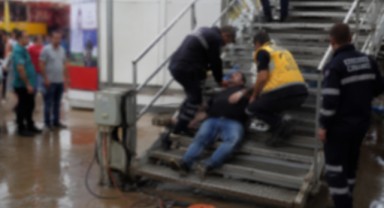 Sahneye Çıkarken Yaralandı