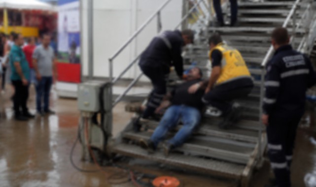 Sahneye Çıkarken Yaralandı