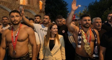 Şampiyonluk coşkusu Selimiye Meydanı'na taştı