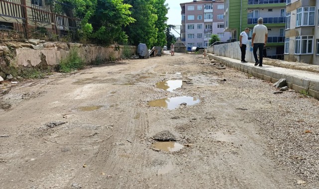 Sarıcapaşa Mahallesi Kadirhane Caddesi Kaderine Terk Edildi