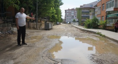 Sarıcapaşa Mahallesi Kadirhane Caddesi Kaderine Terk Edildi