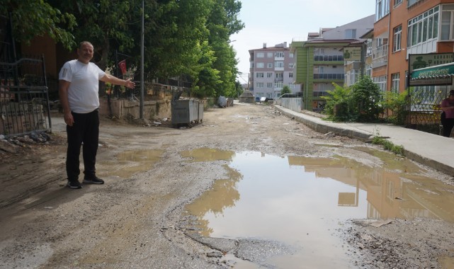 Sarıcapaşa Mahallesi Kadirhane Caddesi Kaderine Terk Edildi