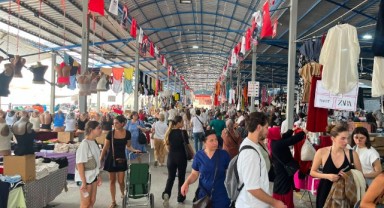 Sebze ve meyve bölümünde alışveriş kuyrukları oluştu