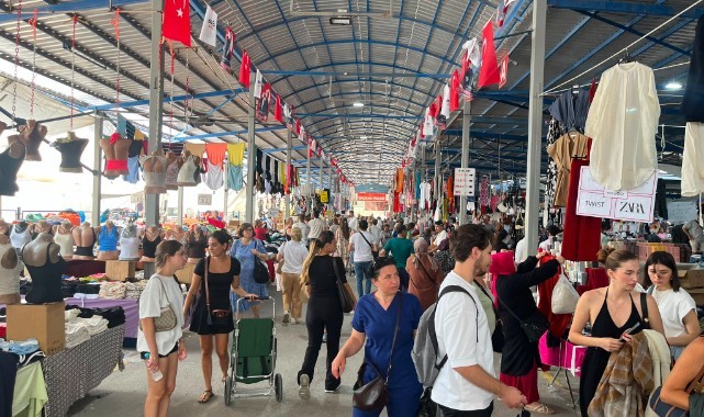 Sebze ve meyve bölümünde alışveriş kuyrukları oluştu