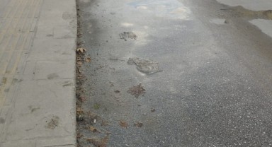 Şehit İstiklal Vardar Caddesi’nde Su Patlağı Vatandaşlar Yetkililere Seslendi
