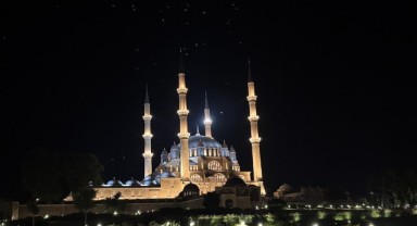Şehitlerin anısına minarelerden sela sesleri yükseldi