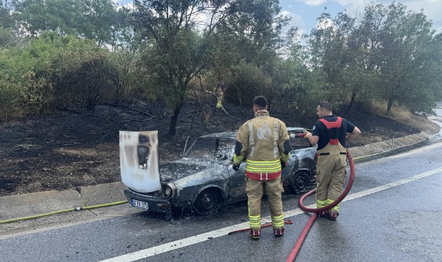 Seyir halindeki otomobilde çıkan yangın söndürüldü