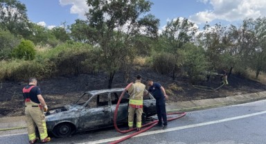 Seyir halindeki otomobilde çıkan yangın söndürüldü