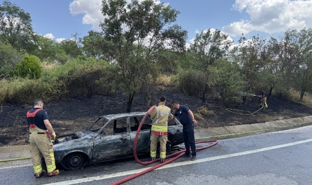Seyir halindeki otomobilde çıkan yangın söndürüldü