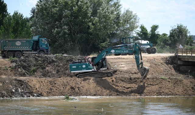 Tunca Nehri'nin yatağı temizleniyor