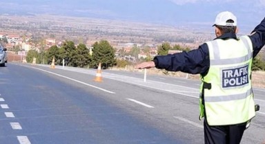 Uzunköprü'de Kaçak Göçmen Taşıyan Araç Kaza Yaptı