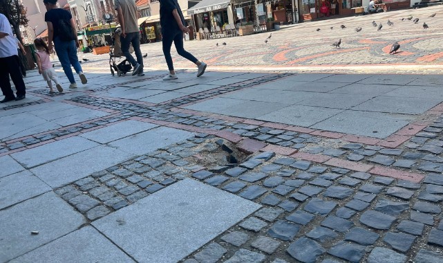 Yağmur Yağdı, Yol Yine Çöktü