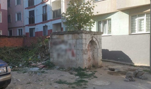 Bakımsız durumdaki tarihi yapı için mahalle sakinleri bakım ve temizlik istiyor