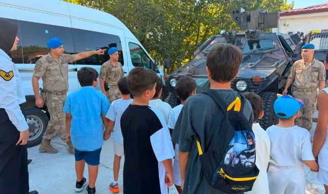 Çocuklardan Jandarma Komutanlığına ziyaret