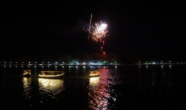 Edirne’de 30 Ağustos Coşkusu Meriç Nehri’ni Aydınlattı