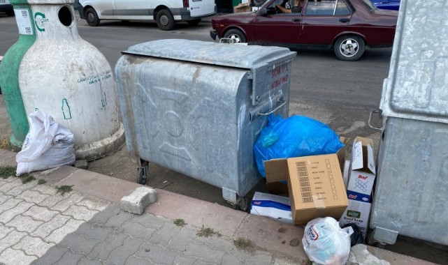 Edirne’de Manzara Değişmiyor, Çöpler Yine Sokaklarda