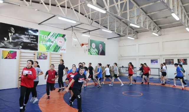 Edirne'de Olimpiyatın Geleceği Yetişiyor: Milli Güreşçiler Hedefe Kilitlendi