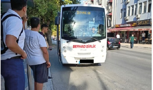 EDİRNE’DE OTOBÜS ÇİLESİ: SICAK, KALABALIK VE UZUN BEKLEYİŞ