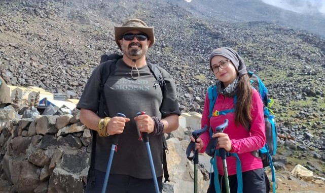 Edirneli Baba-Kız Ağrı Dağı’nın Zirvesine Birlikte Ulaştı