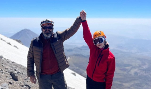 Edirneli Baba-Kız Ağrı Dağı’nın Zirvesine Birlikte Ulaştı