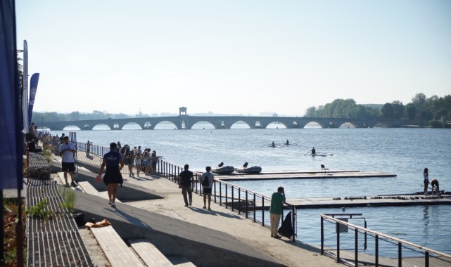 GENÇ KÜREKÇİLER MERİÇ NEHRİ’NDE MADALYA İÇİN YARIŞIYOR