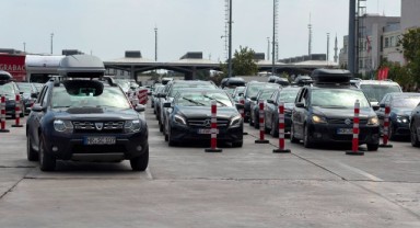 Gurbetçilerin Türkiye yolculuğu sınır kapılarındaki trafiği artırdı
