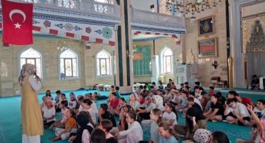Hafızlık Öğrencileri Kur’an Tilaveti ve İlahilerle Eğitimlerini Anlattı