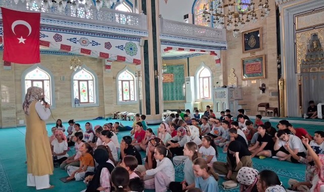 Hafızlık Öğrencileri Kur’an Tilaveti ve İlahilerle Eğitimlerini Anlattı