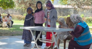 Henüz Türkçe okuma yazma öğrenmeden ikinci hatmine başladı