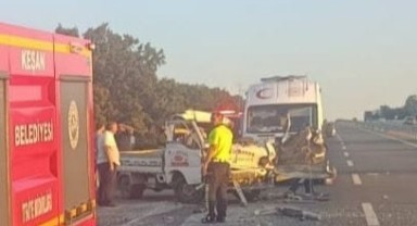Kamyonete Çarpan Sürücü Kurtarılamadı