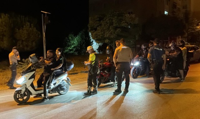 Kent genelindeki denetimlerde 70 kişinin sorgusu yapıldı, 3 araç trafikten men edildi