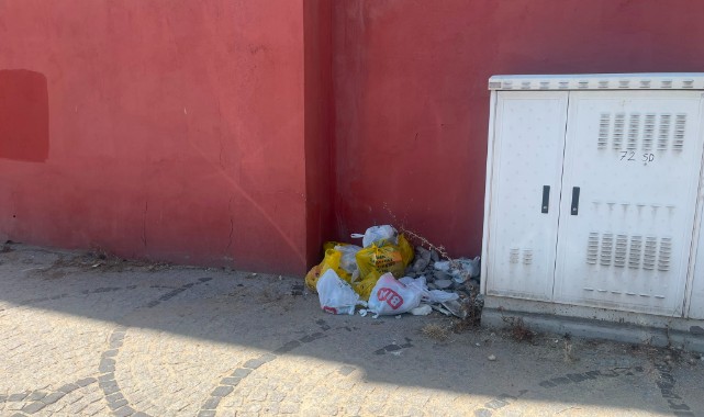 Köprübaşı Caddesi’nde Bekleyen Atıklar Kötü Kokuya Neden Oluyor