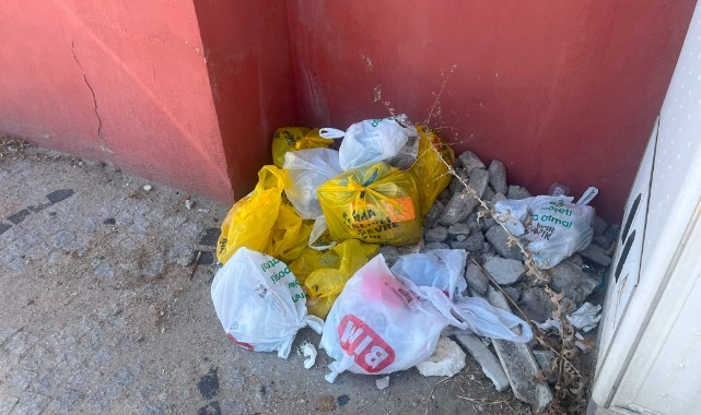 Köprübaşı Caddesi’nde Bekleyen Atıklar Kötü Kokuya Neden Oluyor