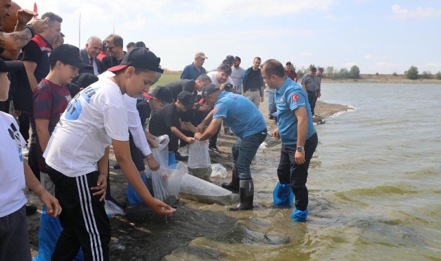 Öğrenciler Balıklandırma Çalışmasına Katıldı