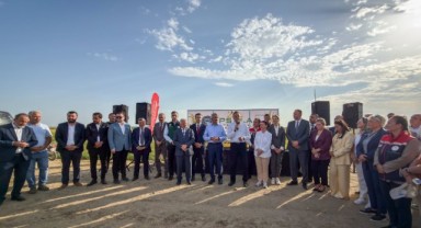 Sezonun İlk Hasadında Bakan Yardımcısı Gizligider Direksiyona Geçti