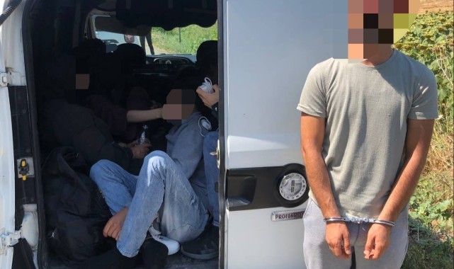 Sınır bölgesine götürülen göçmenleri taşıyan araç durduruldu, sürücü tutuklandı