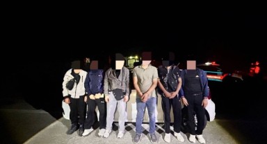 Şüpheli araçta 5 düzensiz göçmen yakalandı, sürücüye 25 bin 758 lira ceza kesildi