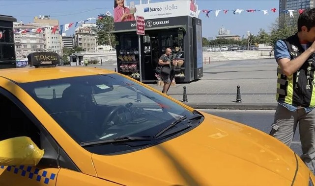 Taksi Ücretini Ödemeden Ortadan Kayboldu, Eşyalarını Araçta Bıraktı