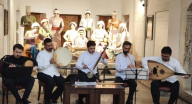 Tarihi Darüşşifada Şifa Notaları Yankılandı