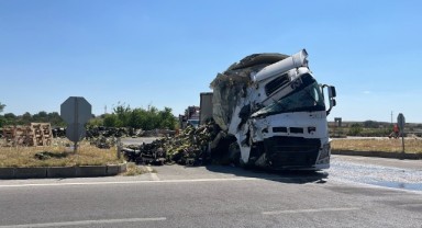 Tır Devrildi, Yol Kapandı