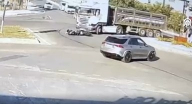 Tır ile Motosikletin Çarpıştığı Kaza Kameraya Yansıdı