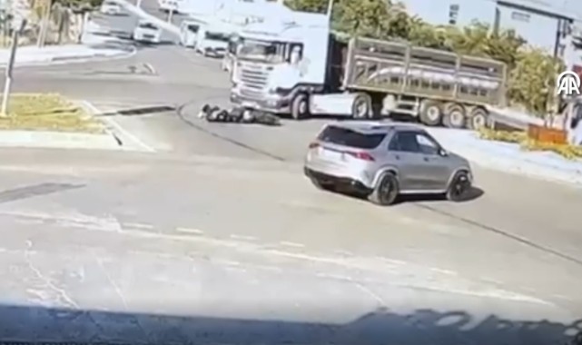 Tır ile Motosikletin Çarpıştığı Kaza Kameraya Yansıdı
