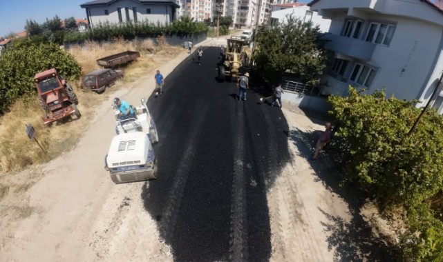 Yıpranan güzergâhlarda onarımın ardından asfaltlama yapılıyor