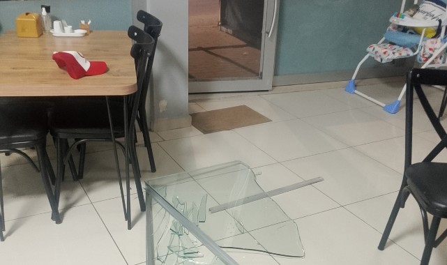 Ailelerin Önünde Dehşet! Dükkânın Kapısını Kırıp Saldırdılar