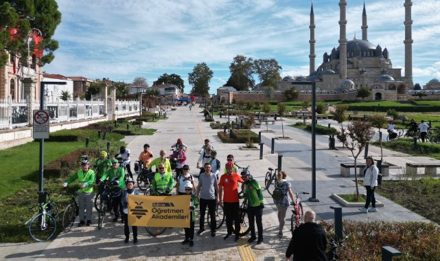 Edirneli Öğretmenler Yeni Eğitim Yılına Bisiklet Turuyla Başladı